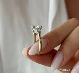 Anillo de Compromiso con Diamante de Corte Princesa de 1 Quilate Cultivado en Laboratorio, Oro Sólido de 14k, Sin Níquel ni Plomo, Avira Jewels India, Venta al Por Mayor - Product Image 2