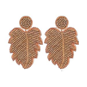 Boucles d'oreilles goutte feuille de palmier perlées d'inspiration tropicale pour les vacances d'été à la mode faites à la main - Product Image 5
