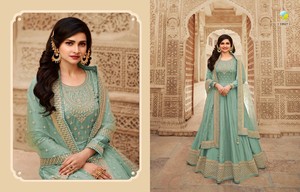 Traje Anarkali de Seda Verde Menta Bordado, Semi-Confeccionado, Largo hasta el Suelo, Estilo Tradicional Indio-Pakistaní para Bodas y Fiestas - Product Image 3