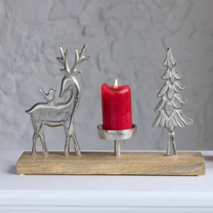 Portavelas decorativo navideño con renos y árbol sobre base de madera de mango - Product Image 4