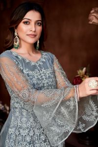 Costume Anarkali semi-couture de luxe pour femme en georgette, manches 3/4, à prix réduit pour les occasions de fête et de mariage - Product Image 4