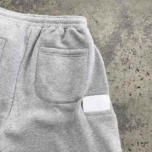 Shorts décontractés surdimensionnés pour hommes en molleton technique 100% coton French Terry avec logo brodé personnalisé, shorts de jogging streetwear personnalisés - Product Image 3