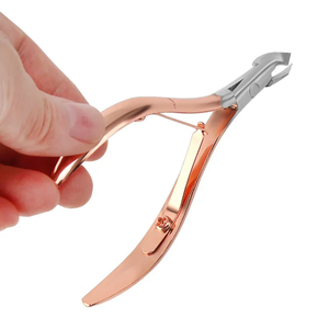 Cortacutículas Profesional de Acero Inoxidable con Hoja Curva de 10 cm y Color Degradado, Herramienta de Pedicura para Eliminar Piel Muerta de los Dedos - Product Image 3