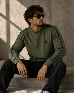 เสื้อสเวตเตอร์คอกลมสีเขียวมะกอกสำหรับผู้ชาย Warpro ทรงปกติ ผ้าฝ้ายถัก สวมใส่สบายๆ ในฤดูใบไม้ร่วง ดีไซน์แบบทำเก่า - Product Image 2