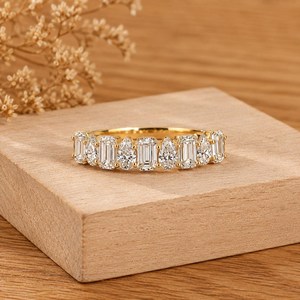 Bague d'éternité pour femme en or massif 10K 14K 18K avec diamants de laboratoire taille poire et taille émeraude, couleur E, clarté VVS - Product Image 1