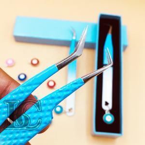 Nouvelle arrivée pince à épiler durable en acier inoxydable Evil Eyelash Extensions Blue & White Beautiful Charm vison Logo Tweezer - Product Image 1
