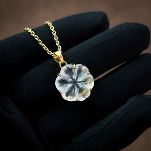 Pendentif Fleur en Cristal de Quartz Naturel, Collier en Pierre Précieuse Sculptée pour Femme, Cadeau d'Anniversaire, Bijoux Tendance, Vente en Gros - Product Image 5