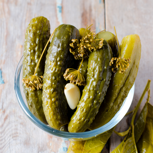 MEILLEUR PRIX Prix de gros Concombre frais conservé goût traditionnel CORNICHONS DE GHERKINS MARINÉS (2-5cm) dans une bouteille en verre 370ml - Product Image 4