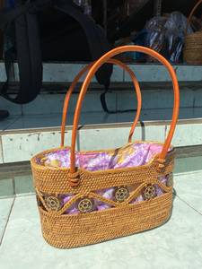 Sac fourre-tout tressé en paille, best-seller indonésien, avec poignées en cuir, style bohème, panier de courses d'été, doublure florale violette - Product Image 3
