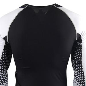 Rashguard Personalizado Transpirable con Estampado por Sublimación para MMA y BJJ, OEM Unisex de Manga Larga con Protección UPF50 - Product Image 3