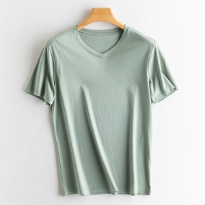 Camiseta de manga corta con cuello en V para hombre, de mezcla de algodón de alta calidad, 240 g/m², lujosa, premium, resistente a las arrugas, informal. - Product Image 5