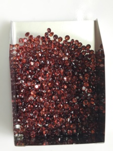 Granat rouge naturel 2,5 mm, taille brillant ronde, qualité supérieure, pierre précieuse en vrac pour la fabrication de bijoux, provenance Red Mountain Gems - Product Image 3