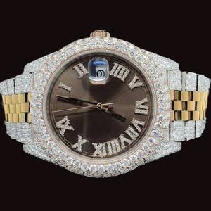 Montre à cadran unique et personnalisé, style modèle exclusif, cadran marron, diamant moissanite, boîtier rond avec chiffres romains, caractéristiques classiques - Product Image 1