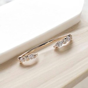 Anillo minimalista de oro macizo de 14 quilates con diamante marquise cultivado en laboratorio, diseño abierto, unisex, regalo moderno para él y para ti. - Product Image 2