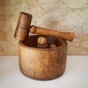 Bol à noix en bois de luxe avec marteau, conçu pour des réceptions à domicile haut de gamme et une présentation élégante des collations - Product Image 5