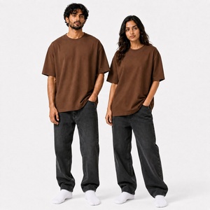 Camiseta Unisex Marrón Oversize con Hombros Caídos, Cuello Redondo, Mangas Cortas y Corte Holgado para un Estilo Casual Urbano - Product Image 2