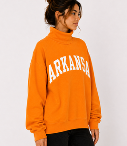 เสื้อสเวตเตอร์คอกลมโอเวอร์ไซส์สำหรับผู้หญิงจากอาร์คันซอ ผ้าฟลีซบุซับใน เหมาะสำหรับฤดูหนาว สวมใส่สบาย ด้านหน้าทำจากผ้าฝ้าย 100% เนื้อผ้าระบายอากาศได้ดี นุ่ม สบาย - Product Image 2