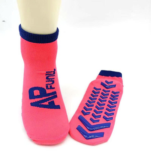 Calcetines Antideslizantes de Silicona para Niños, para Parques de Juegos Interiores, con Logotipo Personalizado de Fábrica - Product Image 2