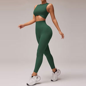 Ensemble de yoga 2 pièces pour femme : haut à manches longues avec fermeture éclair quart de tour et trous pour les pouces, et short taille haute - Product Image 4
