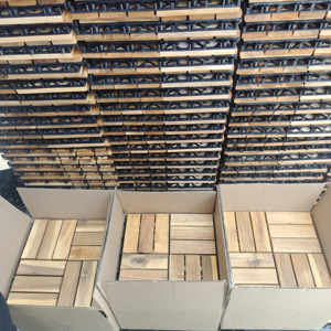 Dalles de terrasse en bois grainé carrées modernes de haute qualité 30x30cm, système d'interverrouillage double, pour extérieur, patio, balcon, terrasse, jardin, installation facile - Product Image 5