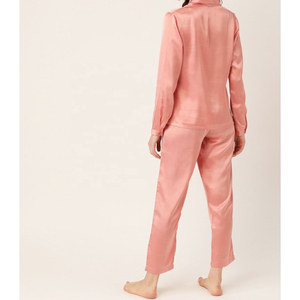 Ensemble de pyjama de nuit haut de gamme pour femmes, tenue de nuit moderne, élégante et confortable, vêtements de détente, vente en gros de robes de nuit - Product Image 4