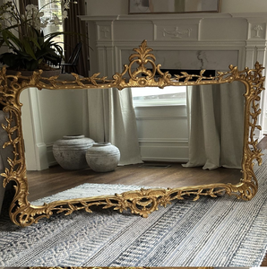 Miroir d'arche baroque doré avec des ornements d'oiseaux et des détails floraux, disponible à prix de gros. - Product Image 2