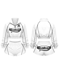 Conjunto de shorts de poli spandex de alta calidad con chaqueta corta con paneles en contraste negro, camiseta 100% algodón con logo personalizado y shorts. - Product Image 2