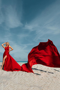 Elegante Vestido Largo de Satén de Seda en Dos Tonos Blanco y Rojo para Mujer, Cuello en V Profundo, Cuello Halter, Espalda Descubierta, Vestido de Noche Fluido - Product Image 2