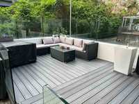 Planches de terrasse en bois grainé imperméables WPC modernes pour système de revêtement de sol extérieur pour jardin
