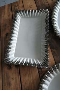 Plateau de service rectangulaire en aluminium moderne avec design détaillé de flûte - Product Image 3