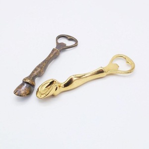 Ouvre-bouteille en laiton écologique ILAHI, fait main, finition antique plate, taille personnalisée, 4 fonctions en 1 - Product Image 1