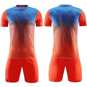 Uniformes de Fútbol de Alta Calidad 2026, Uniformes de Fútbol Transpirables Personalizables para Hombre con Color y Diseño a Medida, Precio al por Mayor - Product Image 4