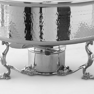Plat à chafing en argent martelé avec poignées de support à motif feuille et couvercle décoratif en forme de fruit pour événements gastronomiques et mariages - Product Image 5