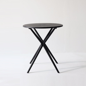 Mesa Redonda de Plástico Resistente con Diseño Fácil de Limpiar para Sala de Estar, Patio y Balcón - Product Image 1