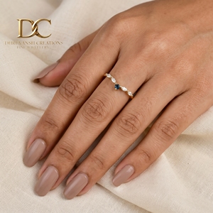 Anillo minimalista de lujo en oro amarillo macizo de 14 quilates con diamante cultivado en laboratorio y topacio azul de Londres para mujer, joyería fina para ocasiones especiales. - Product Image 6