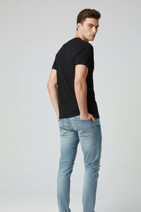 เสื้อยืดเจอร์ซีย์ผ้าฝ้าย 100% ทรงปกติสำหรับผู้ชาย น้ำหนัก 180 กรัม ป้องกันการเป็นขุย ระบายอากาศได้ดี เป็นมิตรกับสิ่งแวดล้อม ดีไซน์แบบยูนิเซ็กส์ - Product Image 4