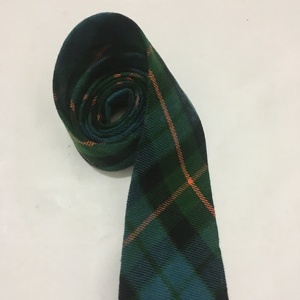 Corbata escocesa de lana con estampado de tartán, con posibilidad de incluir el patrón de tartán ancestral. - Product Image 3