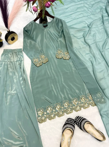 Conjunto de Kurta Tradicional para Mujer, Diseño de Alta Costura, Crepé Natural Pesado, Corte Regular, con Dupatta Elegante Reversible, para Todas las Temporadas, Casual y de Fiesta - Product Image 5