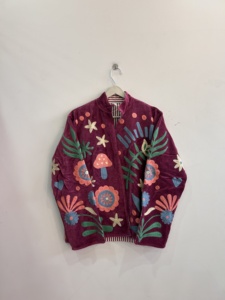 เสื้อแจ็คเก็ตปักลายซูซานีสไตล์วินเทจทำมือจากอินเดีย  ไซส์เดียว  เสื้อแจ็คเก็ตกำมะหยี่สำหรับผู้หญิง - Product Image 5