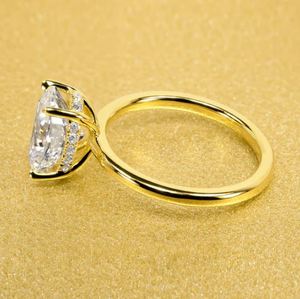 Bague de fiançailles, de mariage et d'anniversaire de luxe en argent sterling 925 et or 14 carats avec moissanite taille ovale et sertissage griffe, alternative au diamant - Product Image 2
