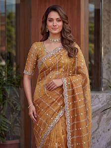 Sari en soie dorée avec bordure brodée de perles et chemisier assorti pour les occasions de mariage, sari traditionnel pour femmes, longueur au sol - Product Image 1