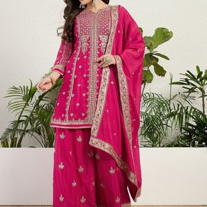 Conjunto de top y pantalón de chinon rosa premium bordado con elegante dupatta de chinon, completamente cosido, para fiesta, de Royal Export. - Product Image 2