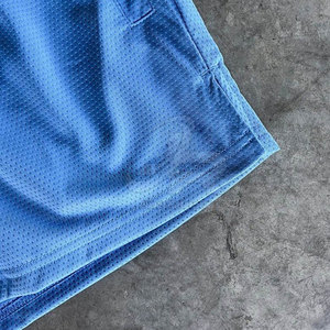 Shorts en mesh pour hommes, service OEM, design de logo personnalisé, 100 % polyester, légers. - Product Image 3