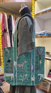 Bolsa de Mano Ecológica de Algodón Acolchado con Estampado de Tigre, Bolsillos Interiores/Exteriores, Bolsa de Compras y Viaje Grande, Elegante y Espaciosa para Mujer - Product Image 3