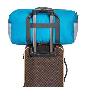 Sac de voyage pliable 40L, sac de sport léger et pliable avec bandoulière réglable et poches pour hommes et femmes - Product Image 3