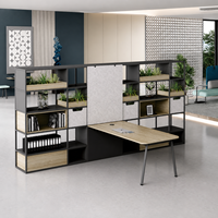 Bureau de direction moderne avec étagère intégrée, plan de travail en bois grainé pour espaces de travail exécutifs - Modèle