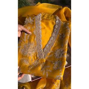 DESIGNER TABBY SEQUENCE TRAVAIL HAUT BAS AVEC MOUTARDE DUPATTA - Product Image 2