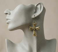 Boucles d'oreilles pendantes baroques en laiton oxydé faites à la main, design croix chrétienne, bijoux vintage architecturaux pour femmes