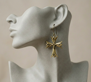 Pendientes Colgantes Barrocos de Latón Antiguo Hechos a Mano con Diseño Cristiano de Cruz, Joyería Arquitectónica Vintage para Mujer, Uso Ceremonial - Product Image 1