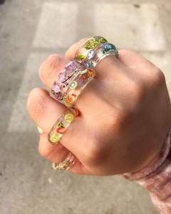 Anillos de cuerno al por mayor, impermeables, económicos, bonitos, hechos a mano, estilo animal, con arte de frutas, coleccionables - Product Image 1